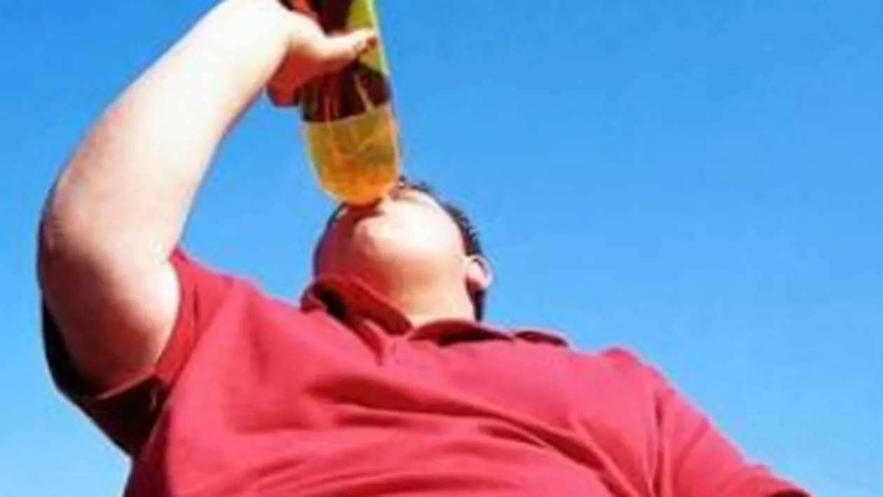 OMS vrea să combată obezitatea: Băuturile care conțin zahăr, taxate suplimentar