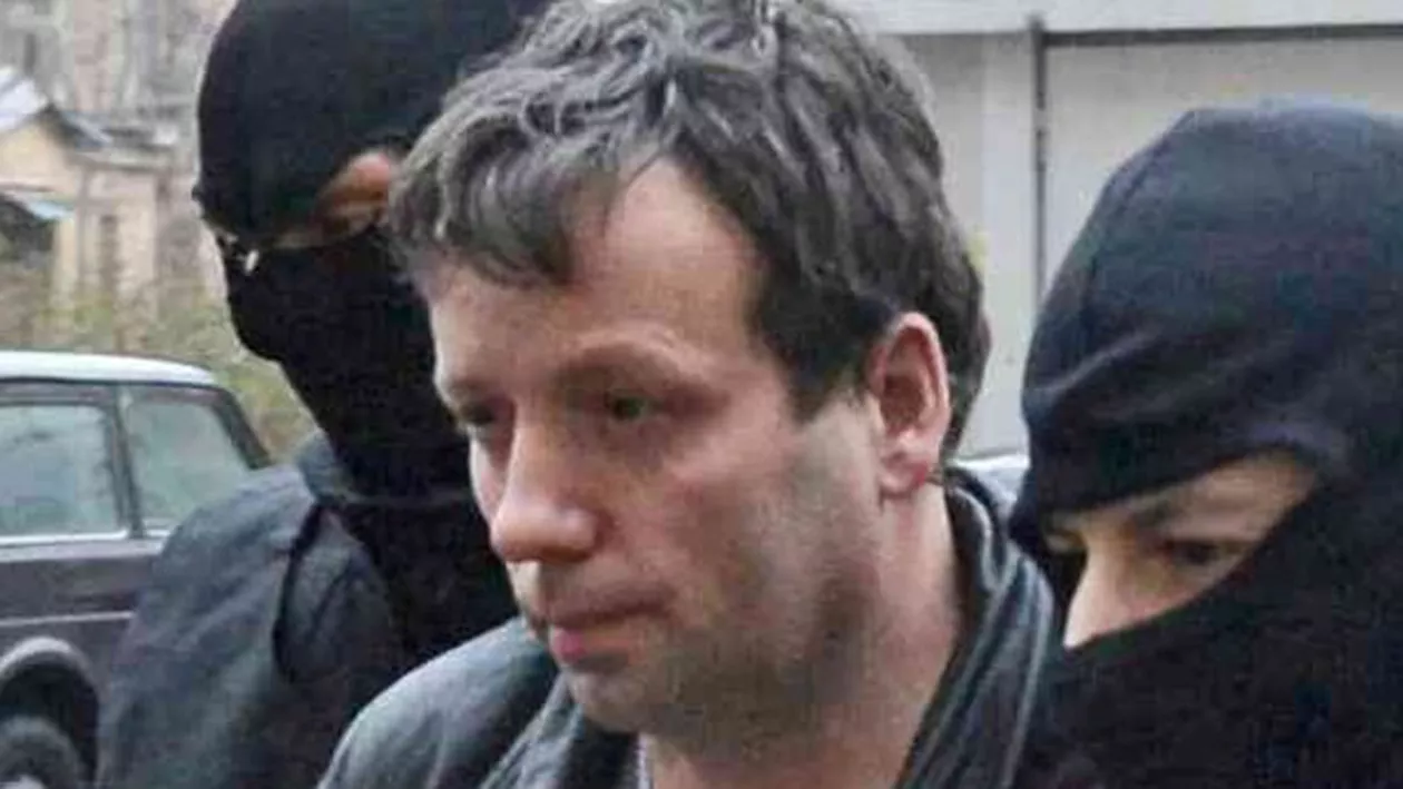 Hackerul român "Guccifer", care a spart conturilor mai multor politicieni americani printre care și Hillary Clinton, a fost extrădat în România