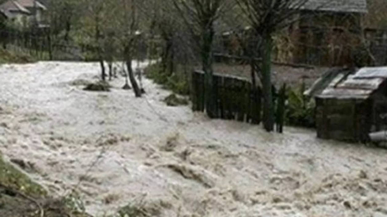 Cod roşu de inundaţii pentru două râuri din Galaţi. Raed Arafat: Au fost evacuate preventiv 510 persoane din trei localități (VIDEO)