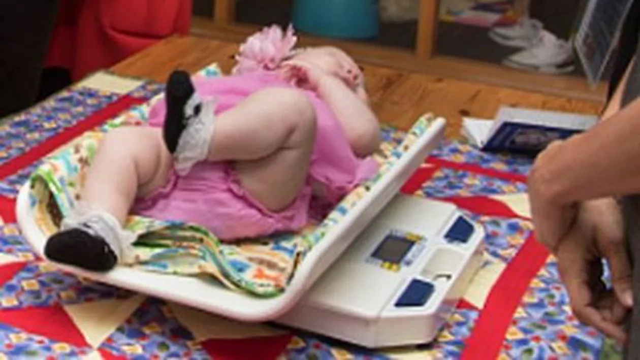 Caz incredibil în Germania: O familie de refugiați și-a pus copilul la vânzare pe internet