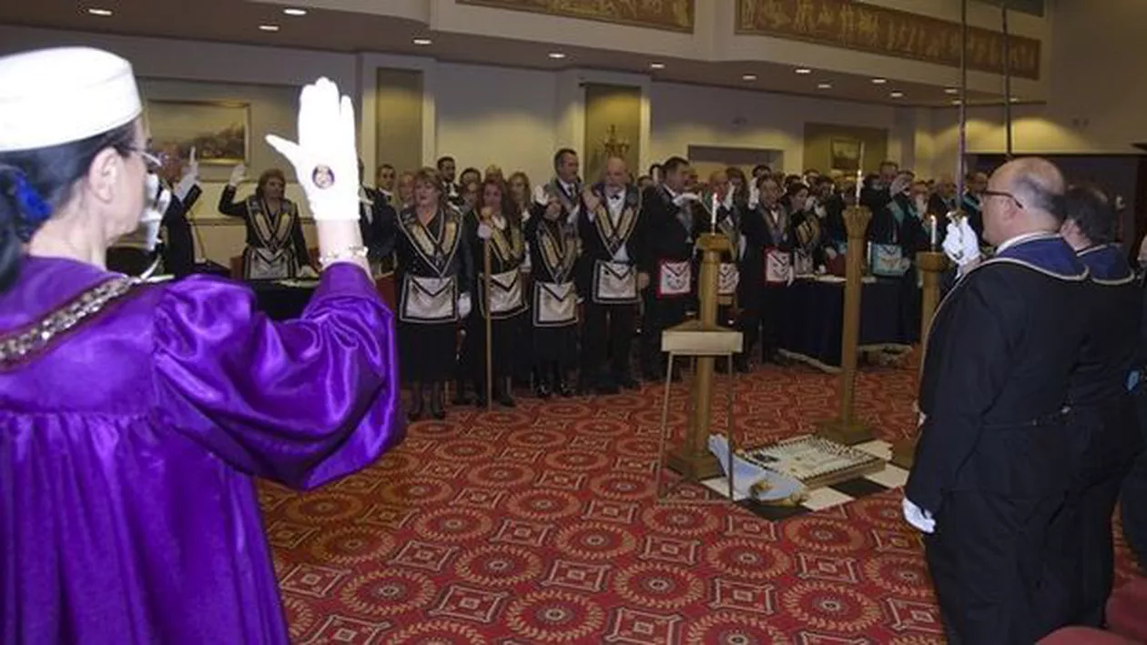 Bucureștiul este punctul de întâlnire al sute de masoni. Aceștia vor decide soarta României și a țărilor balcanice