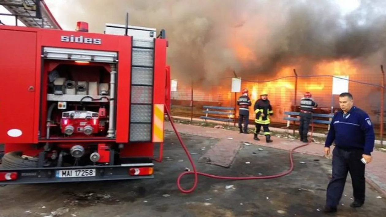 Incendiu în Gara Craiova! Două vagoane de tren au luat foc (FOTO)