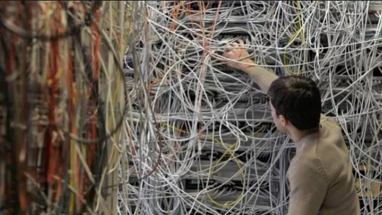 Tranzacție importantă pe piața high-tech: DirectOne a achiziționat Netcity Telecom, operatorul rețelei subterane de fibră optică din București