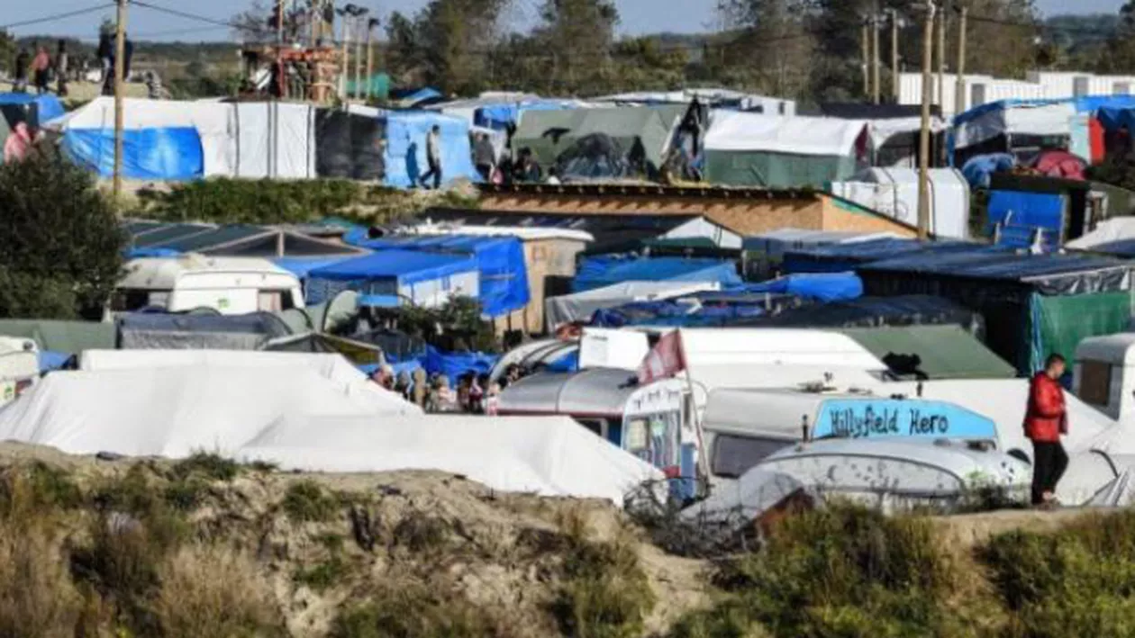 Interpreta unui jurnalist francez a fost violată de un afgan în Jungla de la Calais (VIDEO)