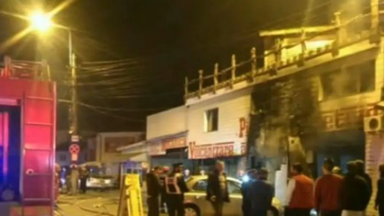 Incendiu în Capitală: O clădire a fost cuprinsă de flăcări, 100 de mp fiind afectați (VIDEO)