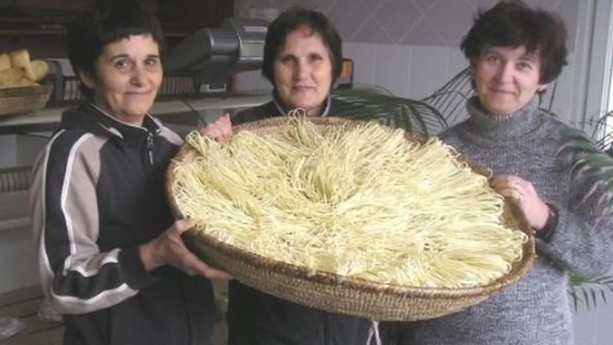 Cele mai rare paste din lume se prepară doar în Sardinia: Trei femei, ultimele persoane care cunosc rețeta secretă a „Firelor lui Dumnezeu” (VIDEO)