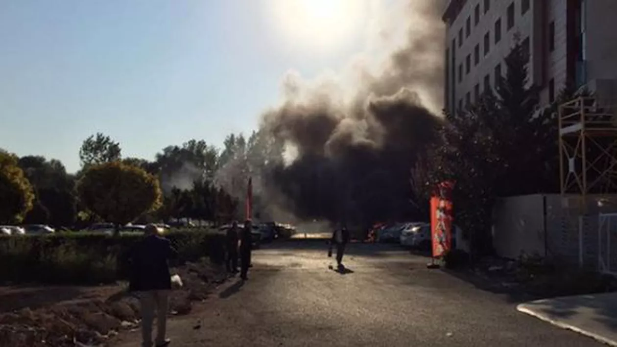 Explozie în staţiunea turcă Antalya, în parcarea clădirii Camerei de Comerţ. Bilanț provizoriu: Cel puțin 15 răniți (VIDEO)