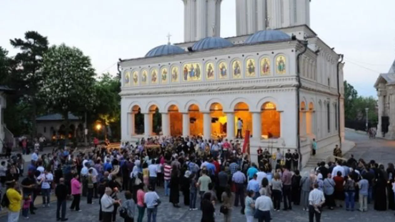 Falsul călugăr Mărgică, amendat de poliție pentru că vindea icoane, împărțea manifeste contra lui Arsenie Boca și ținea slujbe la Patriarhie