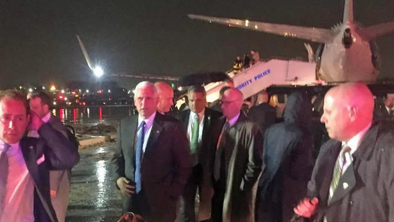 Probleme pentru unul dintre oamenii lui Donald Trump: Avionul lui Mike Pence a ieșit de pe pista aeroportului LaGuardia