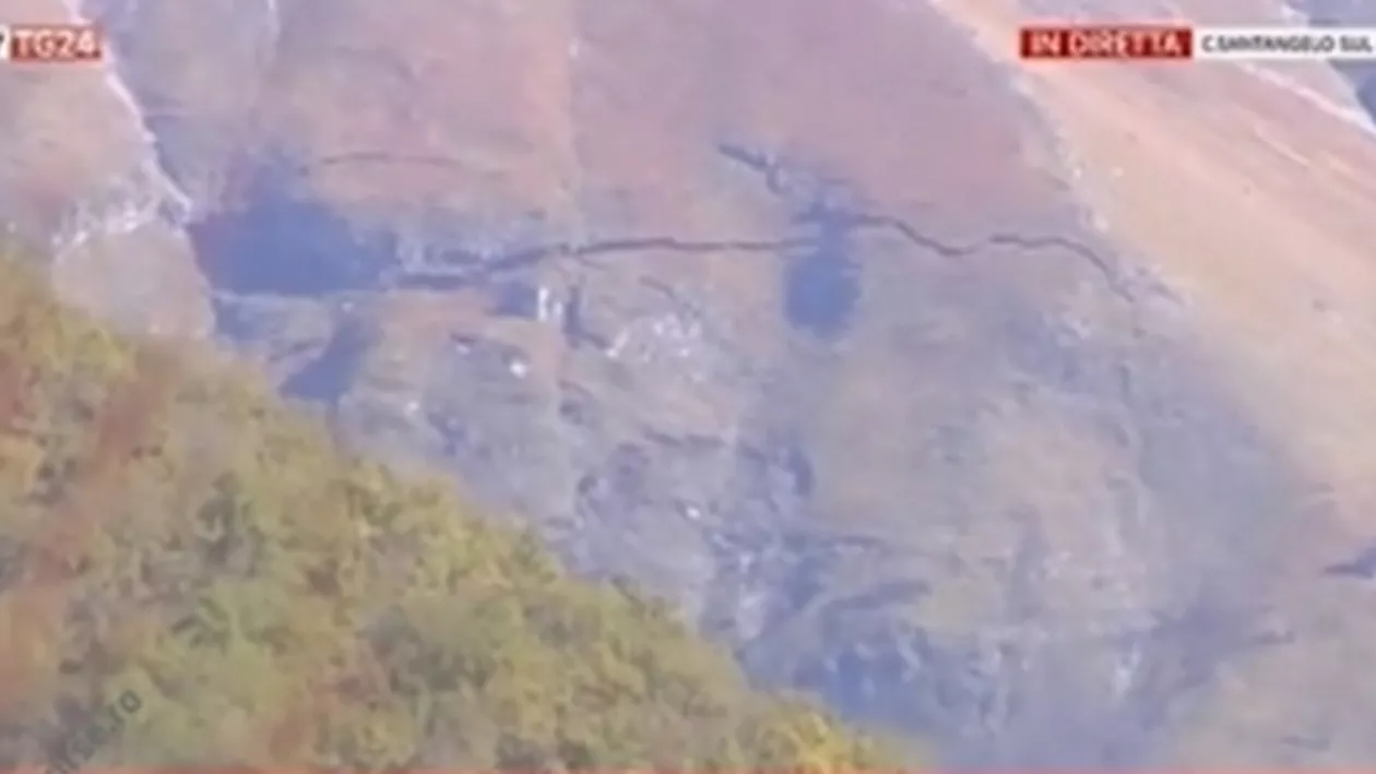 Urmele cutremurului din Italia: Crăpătură uriașă în munte după seism (VIDEO)
