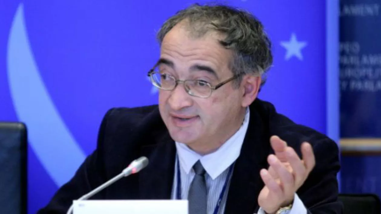 "Mi-e ruşine de ce-a ajuns ţara mea". Traian Ungureanu: Adevăratul nostru proiect de ţară e socio-bejenia