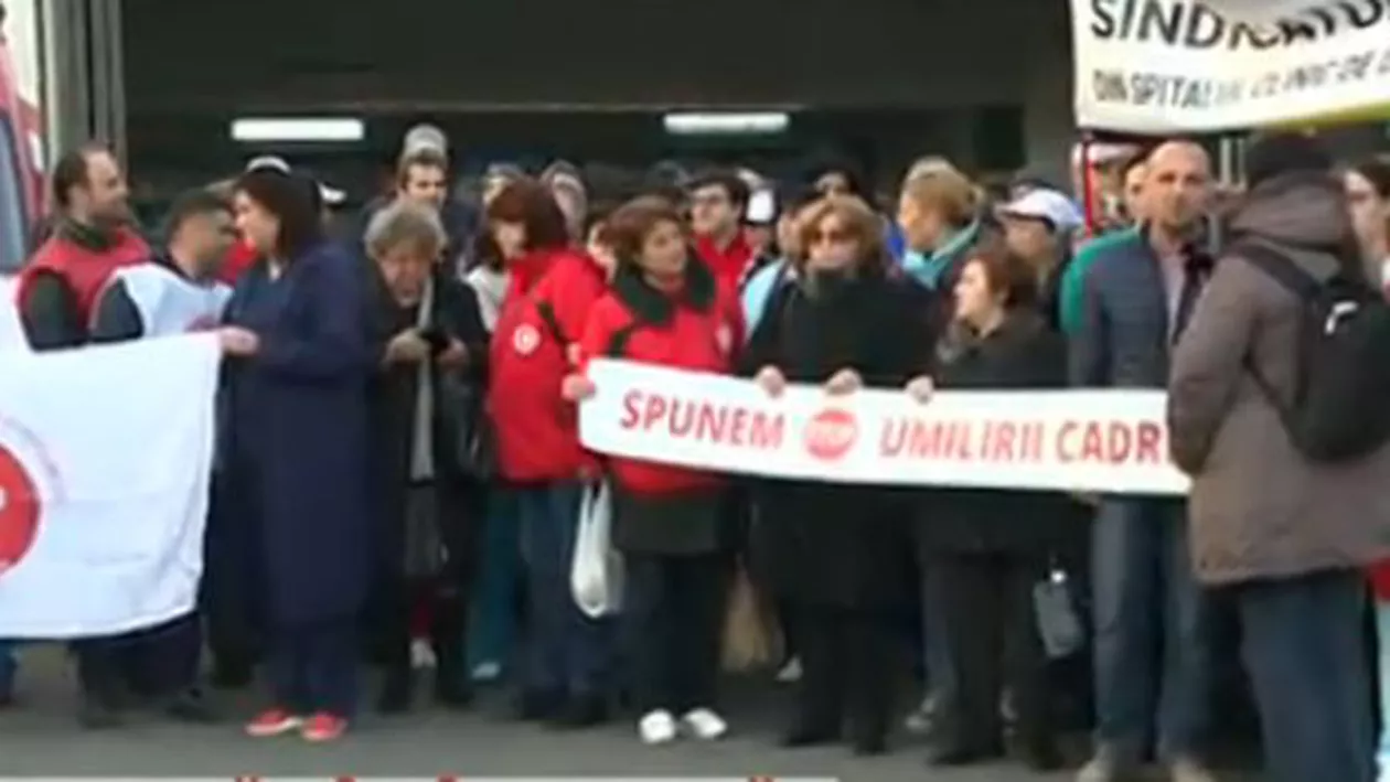 A două zi de grevă generală în sistemul sanitar: Medicii rămân în stradă, iar deputaților vor discuta în plen amendamentele solicitate de sindicaliști (VIDEO)