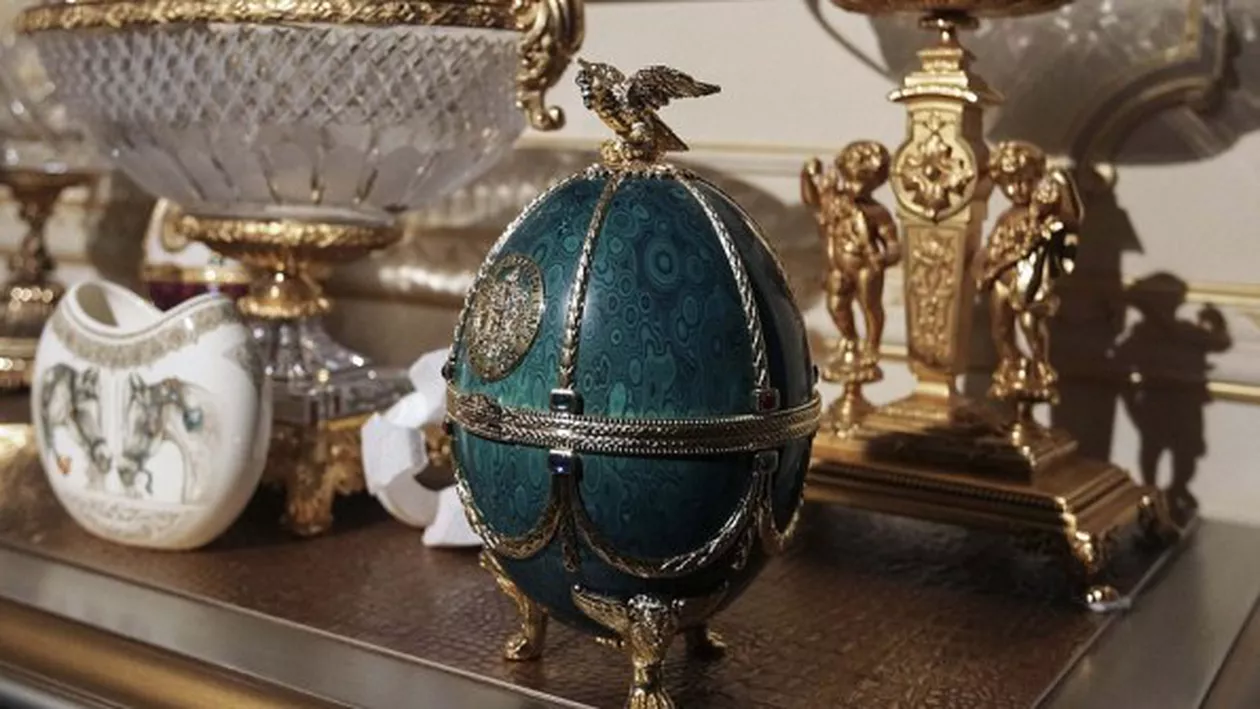 Demnitarii din Ucraina, declarații de avere care au șocat poporul: Rezerve uriașe de bani cash, ouă Fabergé, colecții de arme, ceasuri de lux, replica unui galion spaniol, o biserică și o grădină zoologică