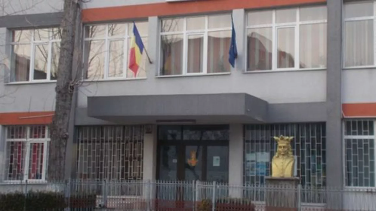 REVOLTĂTOR: Sute de elevi din Timișoara puși în pericol la orele de sport într-o sală care riscă să se prăbușească