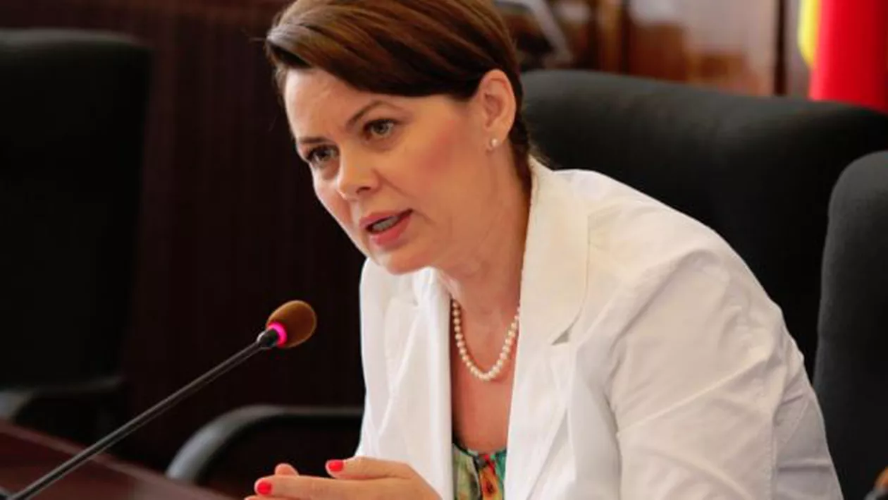 Legea Anti-fumat, nerespectată în Parlament. Aurelia Cristea: "Se fumează în birouri"