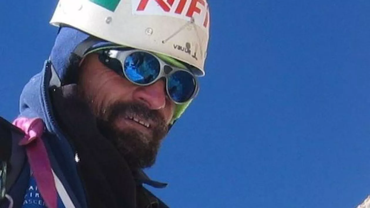 Alpinistul Constantin Lăcătușu a urcat la 6.812 metri pe Himalaya (FOTO)