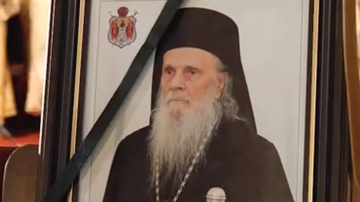 Imagini impresionante de la slujba de înmormântare a ÎPS Justinian Chira, Arhiepiscopul Episcopiei Ortodoxe a Maramureșului și Sătmarului: Peste 5.000 de persoane au participat la ceremonie (VIDEO)