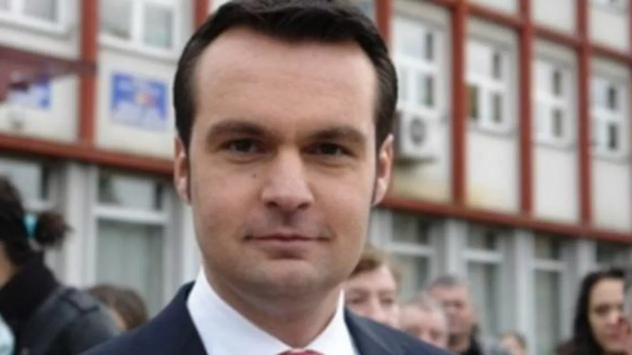 Cătălin Cherecheș, primarul suspendat al orașului Baia Mare, a fost învoit din arestul la domiciliu pentru a participa la înmormântarea arhiepiscopului Justinian Chira