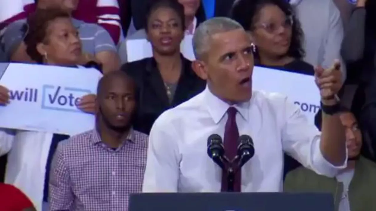 "Staţi aşa, staţi, staţi. Aşezaţi-vă cu toţii şi tăceţi o secundă!". Obama i-a luat apărarea unui susținător al lui Trump, la un miting. Cum a reacționat mulțimea (VIDEO)