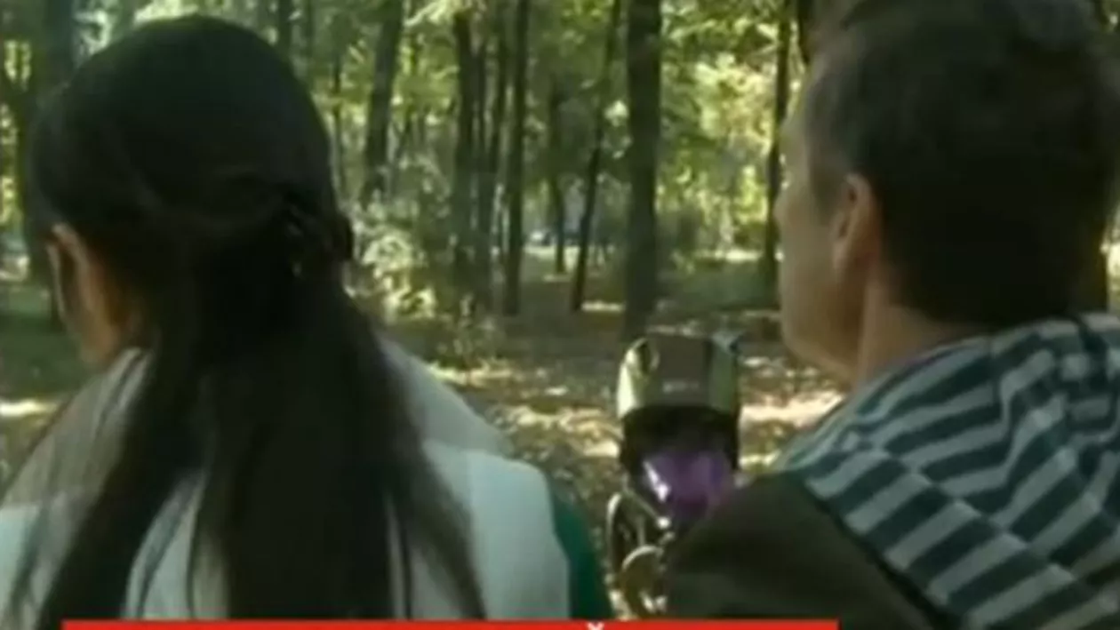 O menajeră, filmată în timp ce umbla în dulapul cu bani al unei familiei unde era angajată. Femeia, suspectă că ar fi furat 11.000 de euro (VIDEO)
