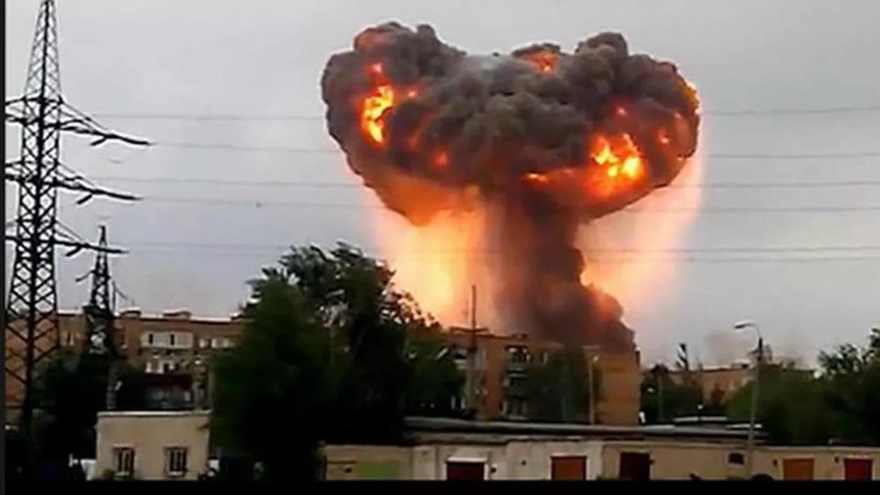 "Bilanţul este de cel puţin şase morţi". Explozie PUTERNICĂ într-un imobil din Rusia. Deflagraţia s-a produs pe fondul unei scurgeri de gaz