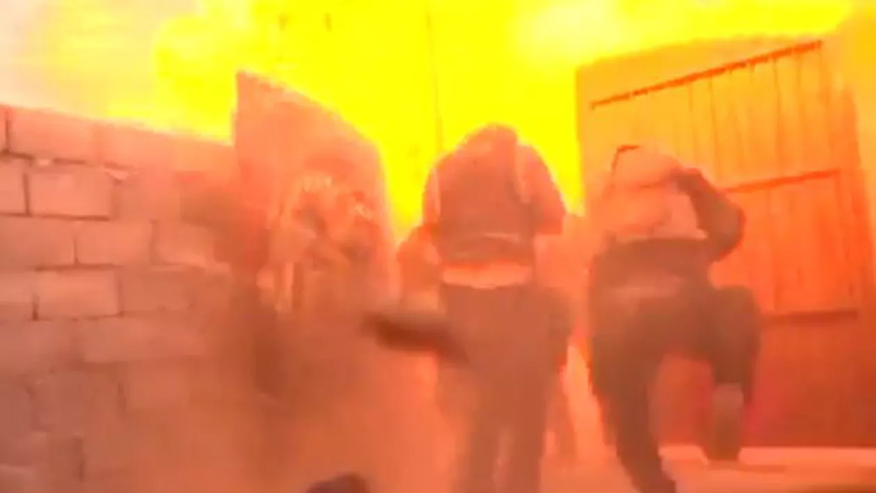 IMAGINI TERIBILE: Doi jurnaliști BBC, aproape de a fi victimele unui atac cu mașină-capcană în Mosul (VIDEO)