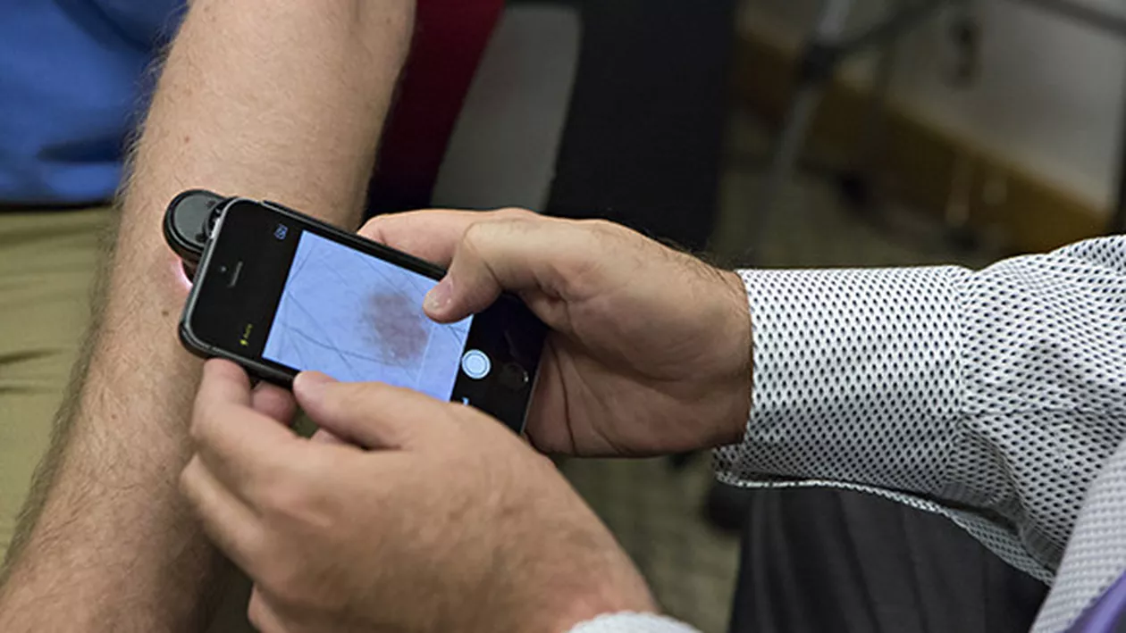 S-a inventat un smartphone care poate detecta cancerul