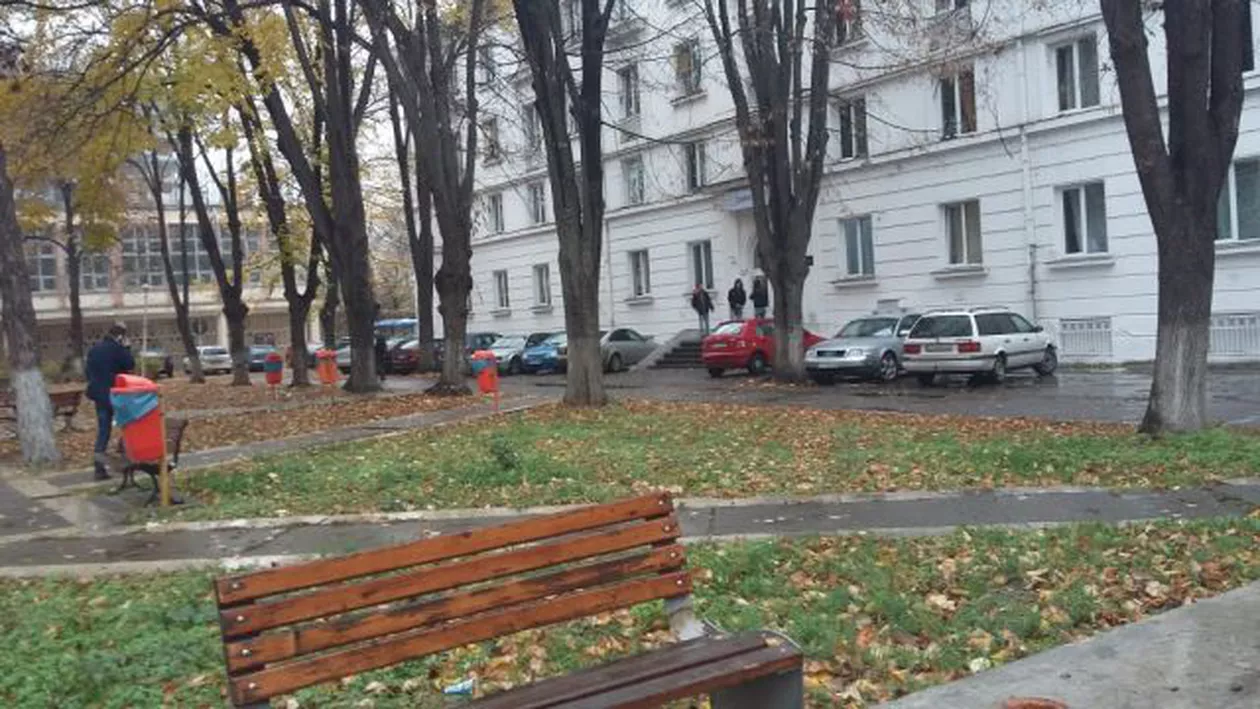 Un tânăr de 22 de ani a murit după ce prietenul lui l-a dat cu capul de asfalt (FOTO)