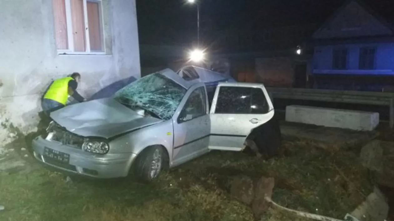 Accident grav la Sibiu: Patru morți după ce o mașină s-a izbit de zidul unei case (FOTO)