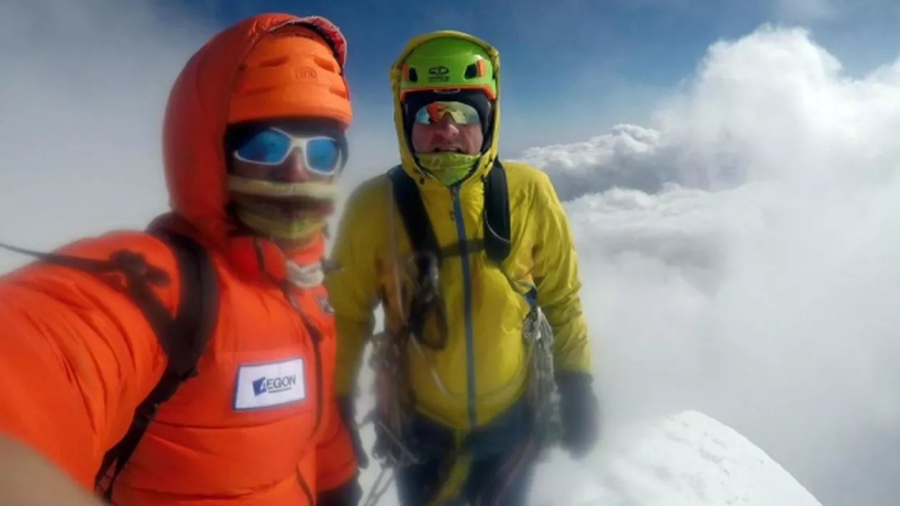 Doi alpiniști români, expediție extremă pe un vârf neatins din Himalaya
