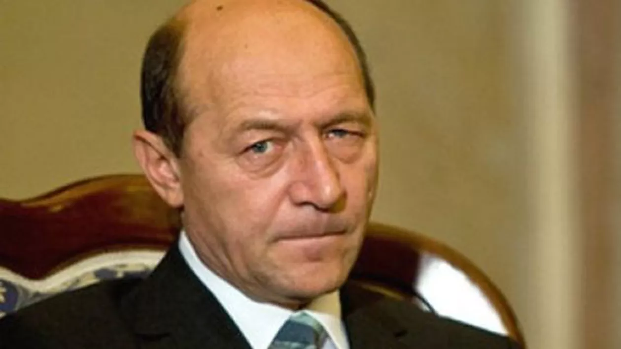 Băsescu, limbaj jignitor la adresa lui Cioloș: Va mai rămâne un test, de data asta pentru domnul Iohannis, dacă vrea să aibă cel mai bun prim ministru sau vrea o maimuţă