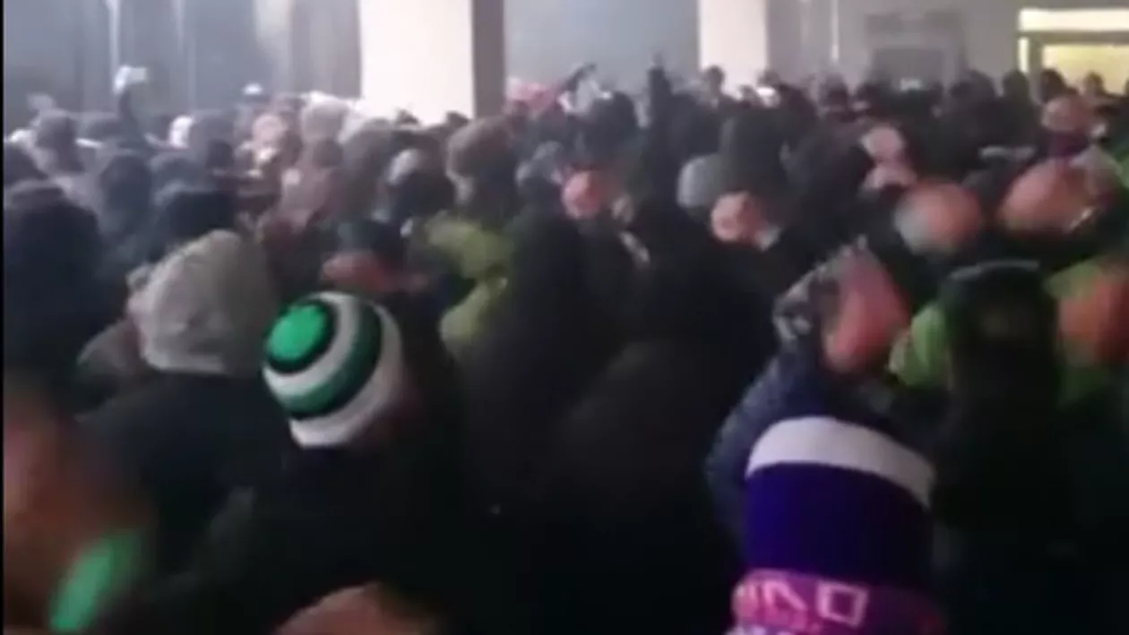 Fanii timișoreni, scandări în gara din Arad: Derby-ul Poli Timișoara - UTA Arad, meci cu risc de conflicte (VIDEO)