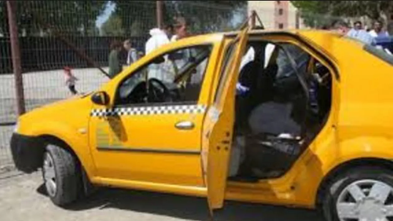 Bătaie în mijlocul străzii: Taximetrist rănit grav după ce a fost bătut în mod bestial de un client (VIDEO)