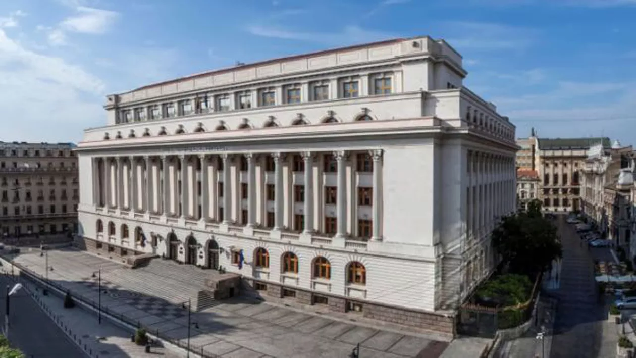 BNR: Creşterea consumului a creat mai multe locuri de muncă în străinătate decât în ţară