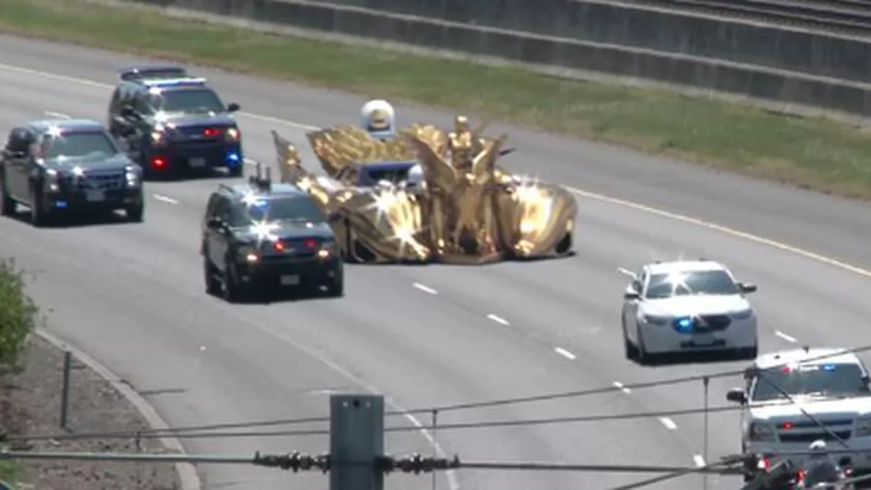 Limuzină aurie și avion dotat cu seră și bombă atomică: Un regizor și-a imaginat cum ar putea arăta vehiculele folosite de noul președinte american, adaptate stilului Trump (VIDEO)