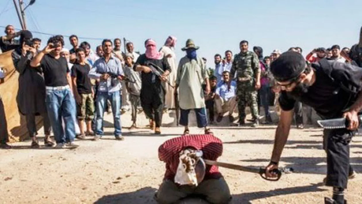 Masacru comis de Statul Islamic la sud de Mosul: Jihadiștii ar fi ucis peste 300 de polițiști irakieni și i-au aruncat într-o groapă comună