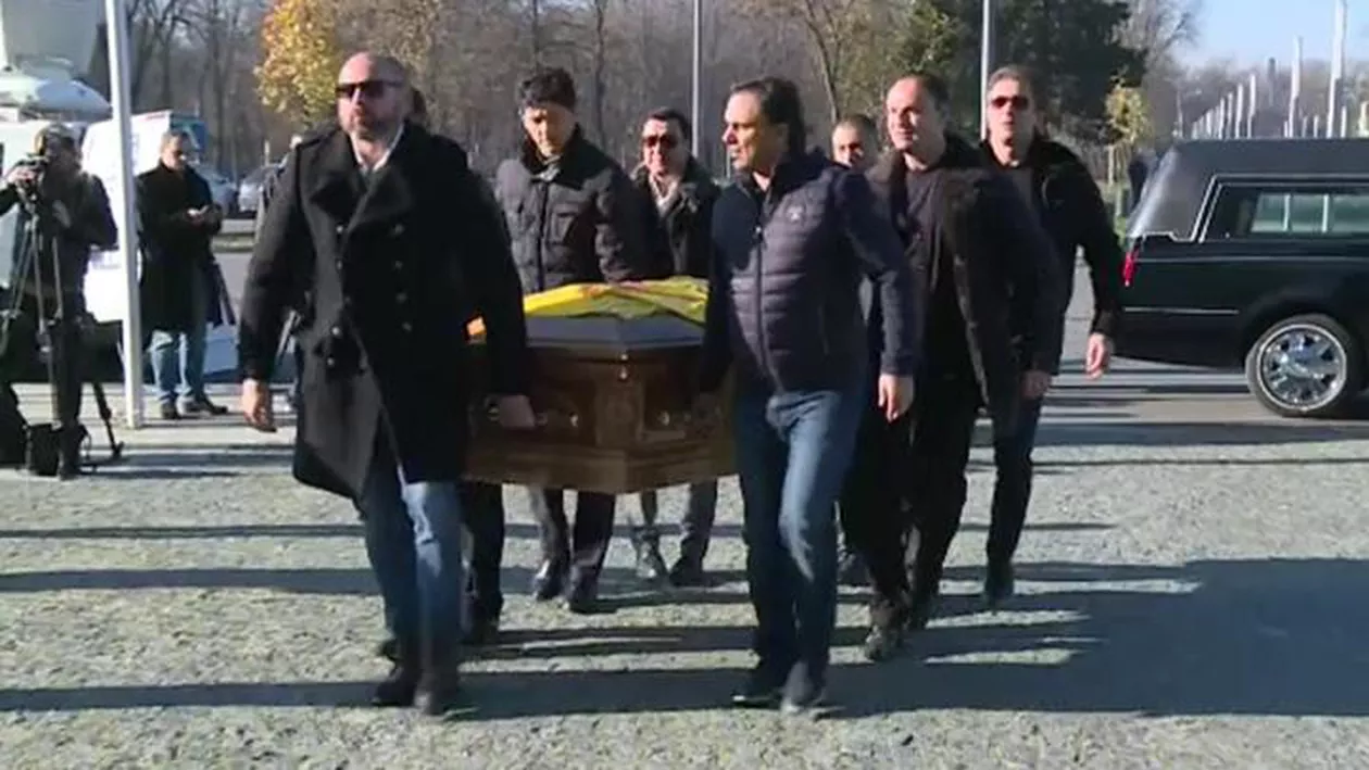 „Familia îi cheamă pe români să spună Adio, Didi!”. Sicriul lui Daniel Prodan, depus de colegii săi la Arena Națională (VIDEO)