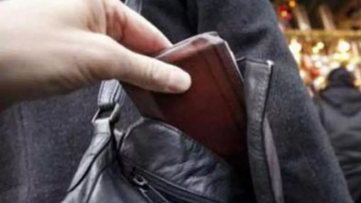 Români condamnați la Paris pentru că au jefuit turiștii