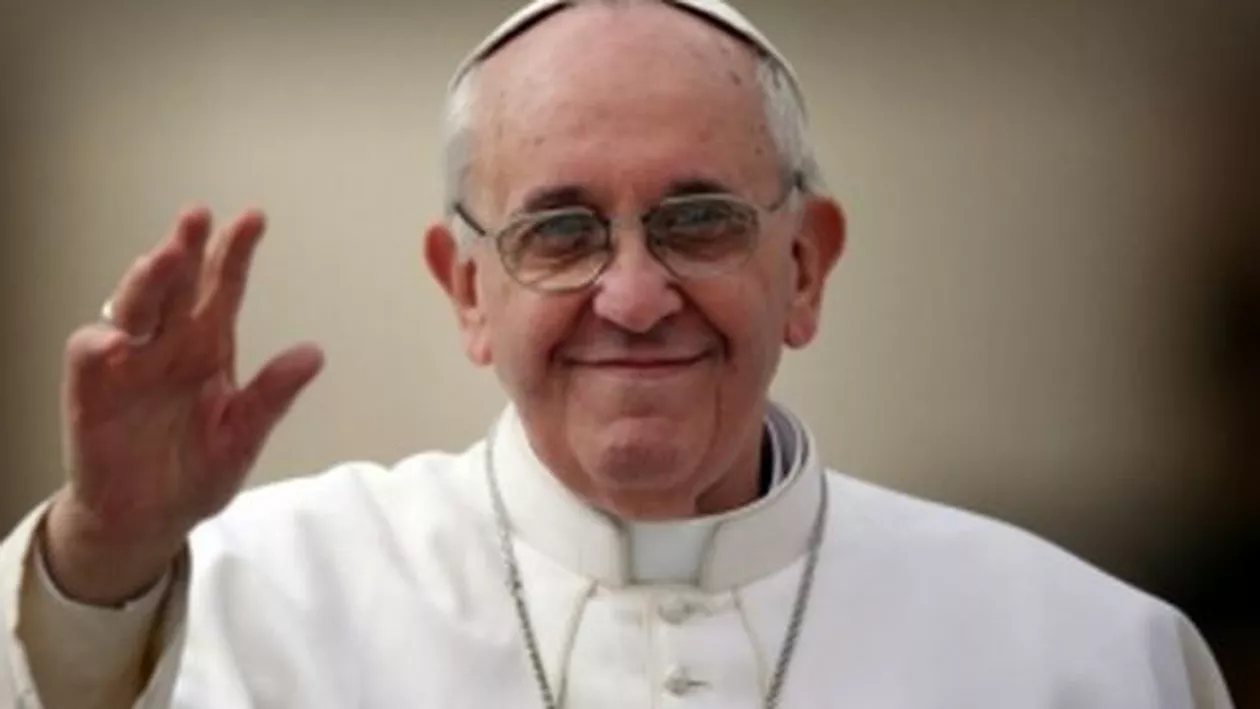 Decizie istorică la Vatican: Papa Francisc le permite preoților catolici să acorde iertare femeilor care au făcut avort