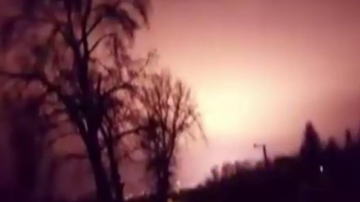 Au fost sau nu EXTRATEREȘTRI? CERUL României s-a LUMINAT în MIEZUL NOPȚI. Autorităţile NU dau niciun RĂSPUNS (VIDEO)