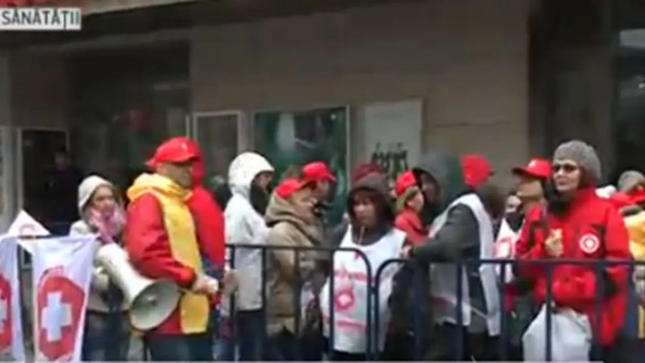 Protest al cadrelor medicale, în Capitală. Marius Sepi: Noi ne vom continua acțiunea până când ne vom atinge obiectivele (VIDEO)