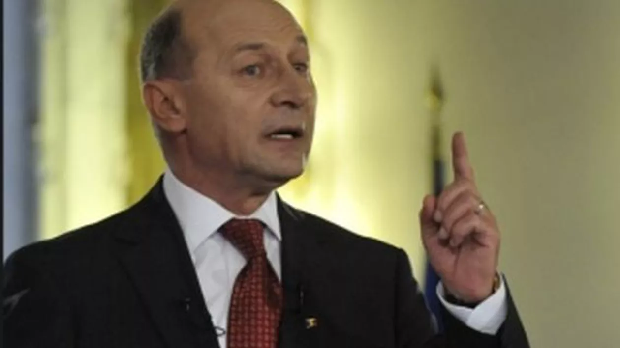 Băsescu nu este de acord cu decizia lui Iohannis de a nu invita penalii la recepția de 1 Decembrie