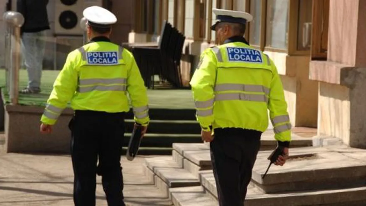 Doi polițiști locali au fost prinși în flagrant când luau mită