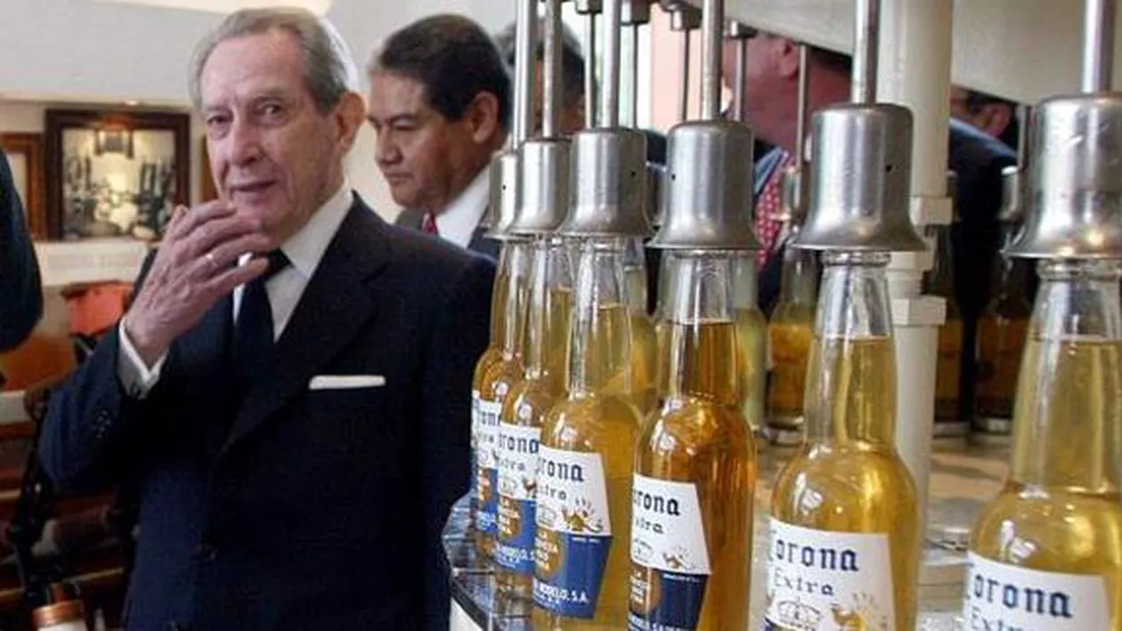 Locuitorii unui sat spaniol au devenit milionari peste noapte, după ce creatorul berii Corona le-a lăsat moștenire câte 2,5 milioane de dolari