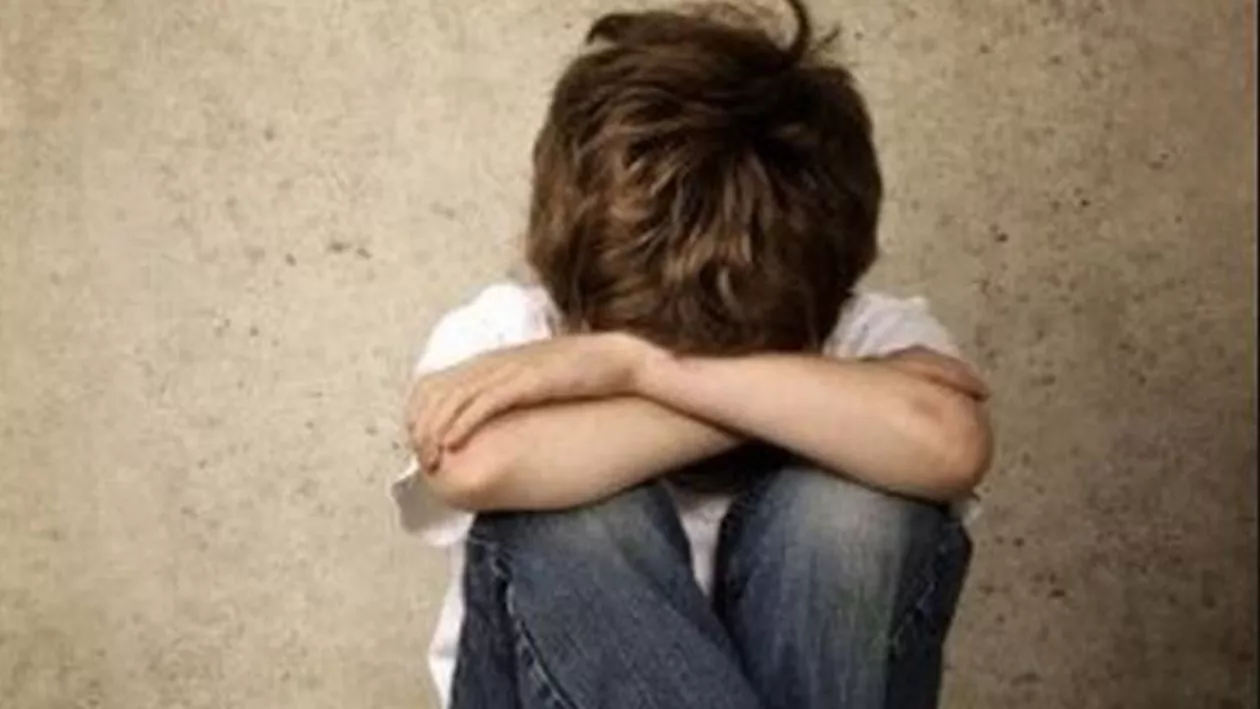 REVOLTĂTOR! Copii AGRESAȚI FIZIC în biserică de un PREOT! IMAGINI ȘOCANTE (VIDEO)