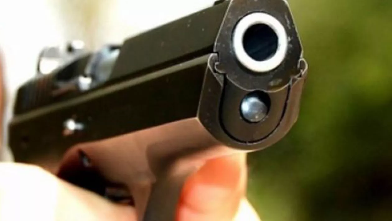 Atac la o bancă din Republica Moldova: Paznicul lăsat inconștient de hoțul care a fugit cu 3.000 de lei (VIDEO)