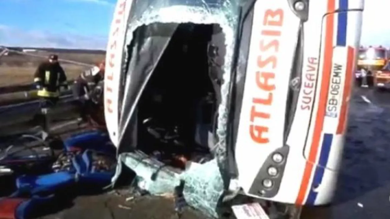 Opt români, RĂNIȚI într-un accident GRAV în Italia. Autocarul în care se aflau s-a răsturnat (VIDEO)