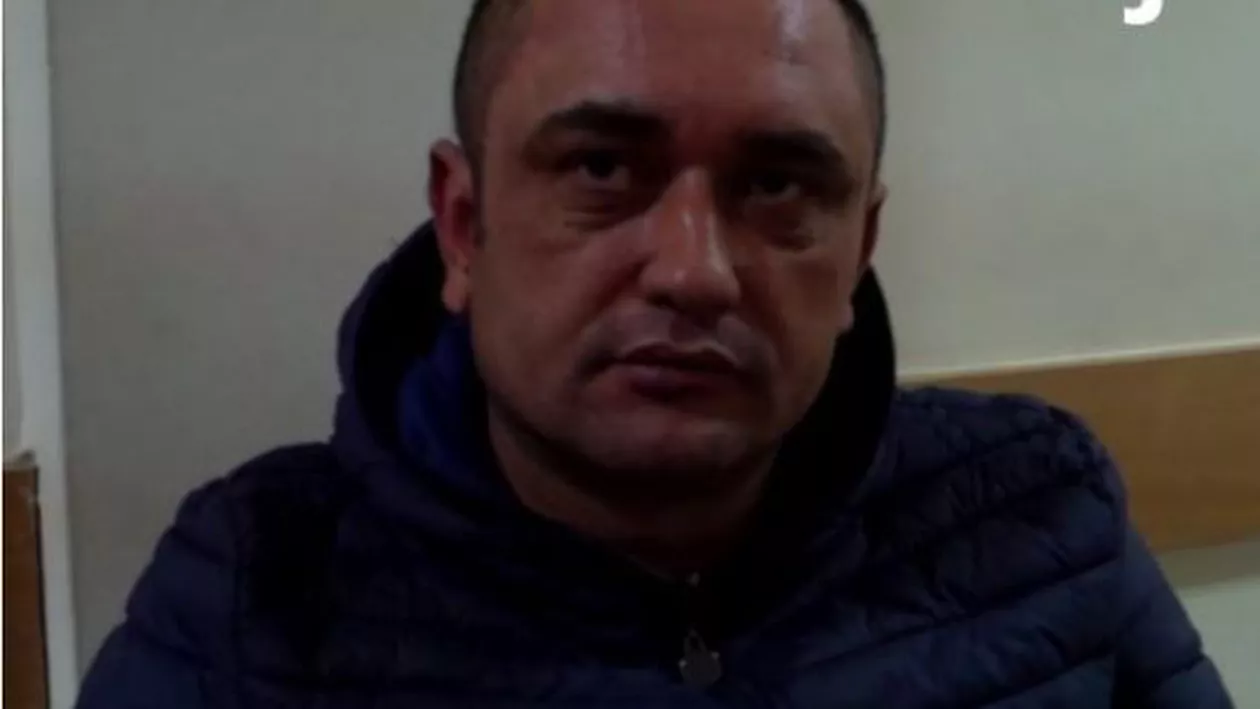 Un bărbat invalid din Republica Moldova, acuzat că a bătut doi polițiști și a vandalizat o mașină de poliție (VIDEO)