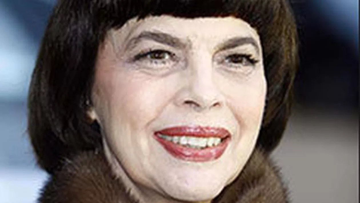 Devotament față de prietenia cu Putin: Cântăreața Mireille Mathieu a participat la inaugurarea Catedralei ruse ortodoxe din Paris (FOTO-VIDEO)
