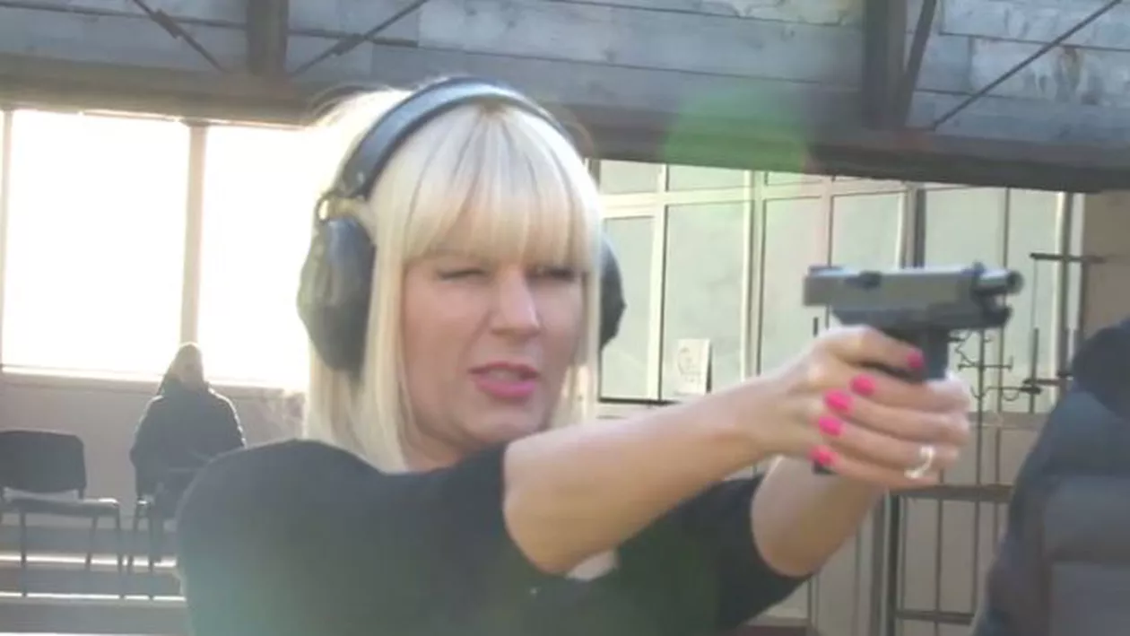 "E un pamflet". Elena Udrea a filmat un CLIP electoral în care trage cu PISTOLUL! (VIDEO)